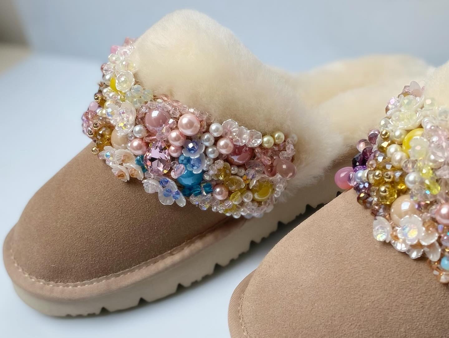 Sparkling Crystals (beige, floral)