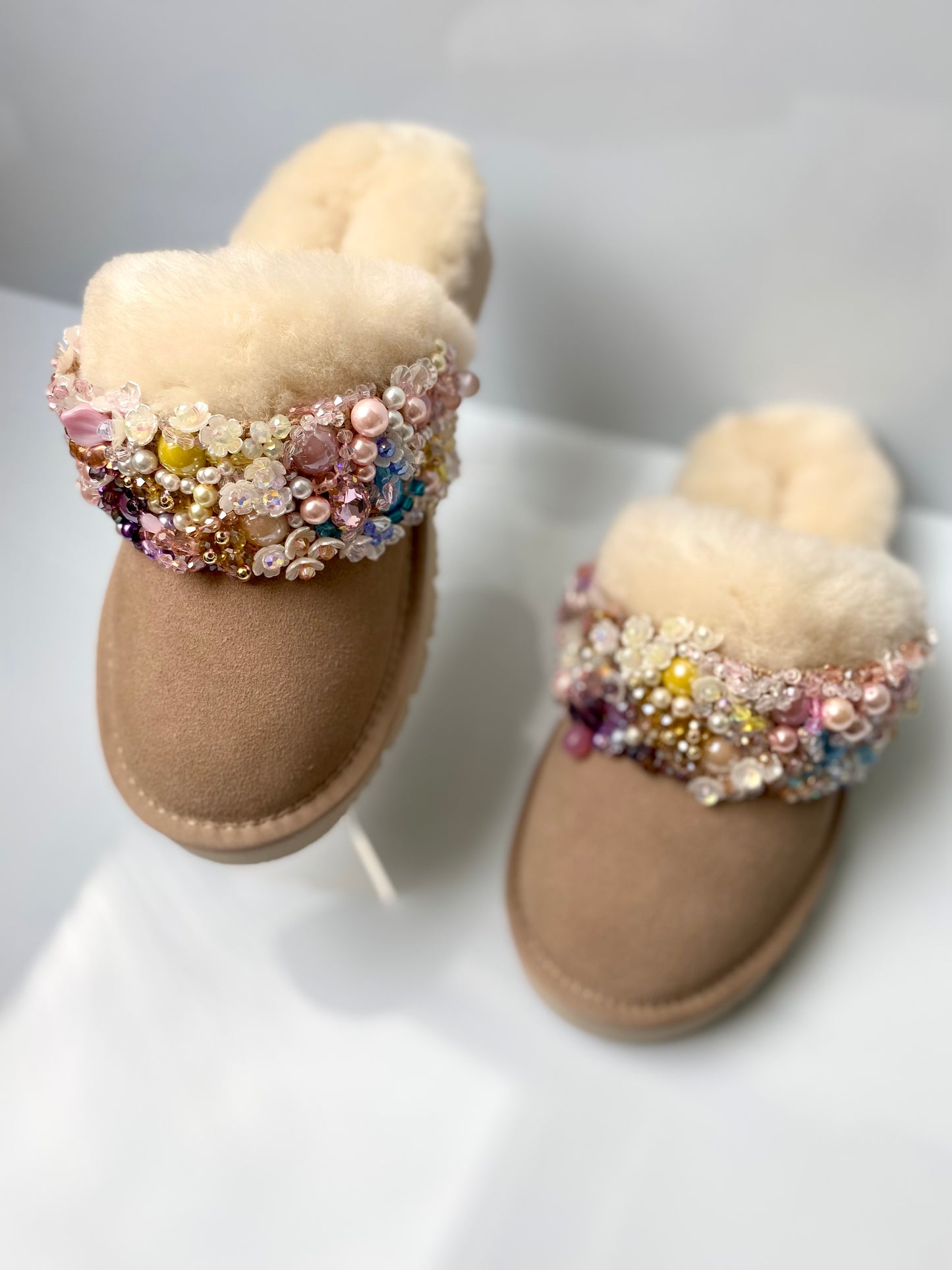 Sparkling Crystals (beige, floral)